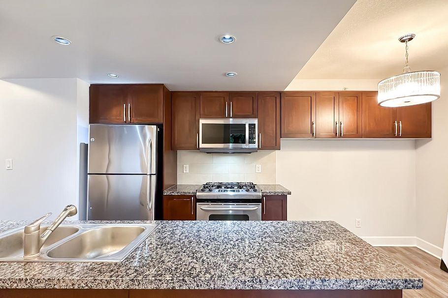 403 3811 Hastings Street Burnaby, BC - 5