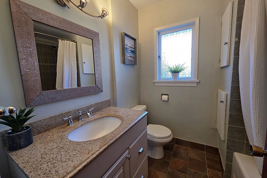 2725 E 52nd Avenue Vancouver, BC - 12