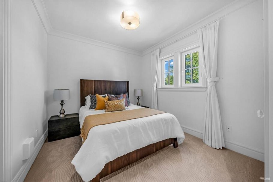 3176 W 35th Avenue Vancouver, BC - 22