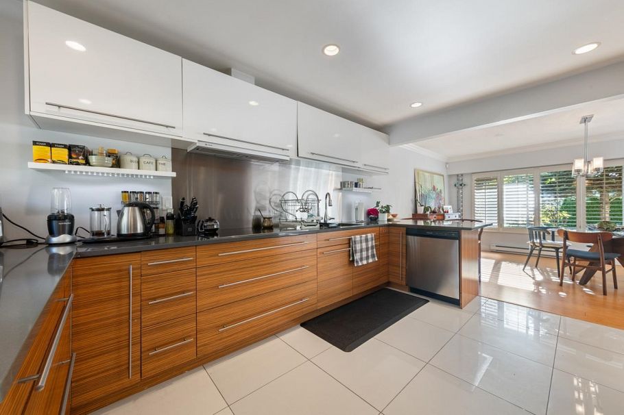 744 Kilkeel Place North Vancouver, BC - 11