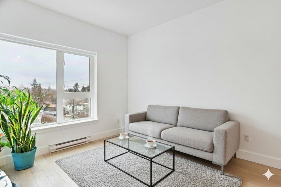 407 2666 Duke Street Vancouver, BC - 1