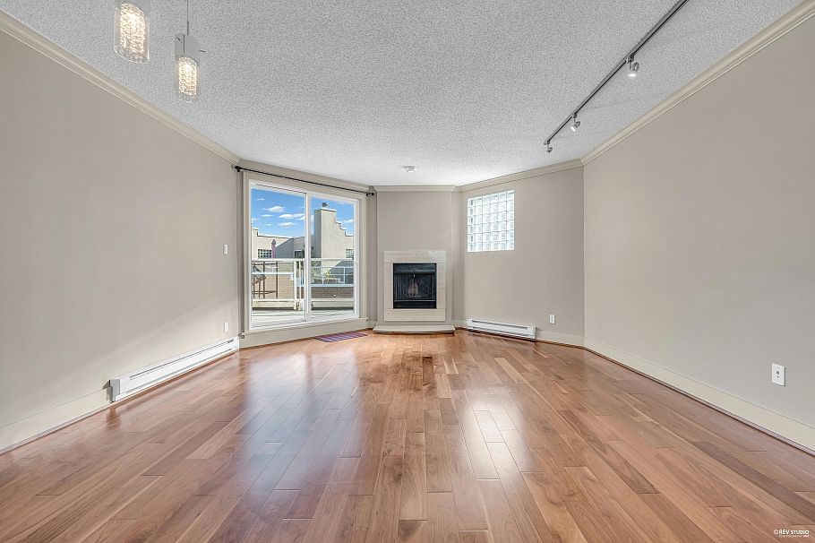 10 744 W 7th Avenue Vancouver, BC - 3