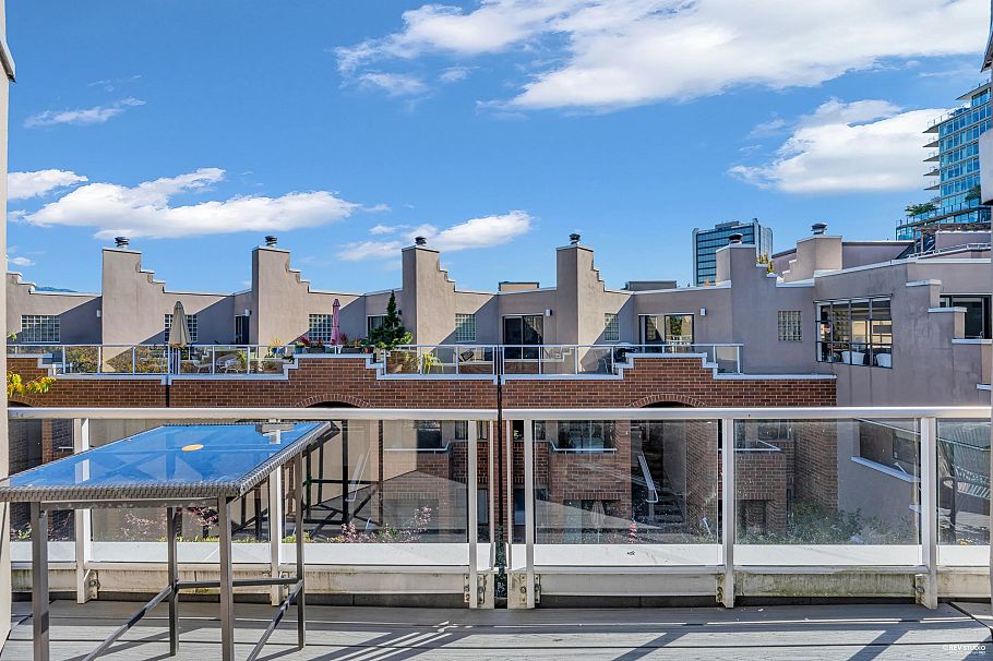 10 744 W 7th Avenue Vancouver, BC - 16