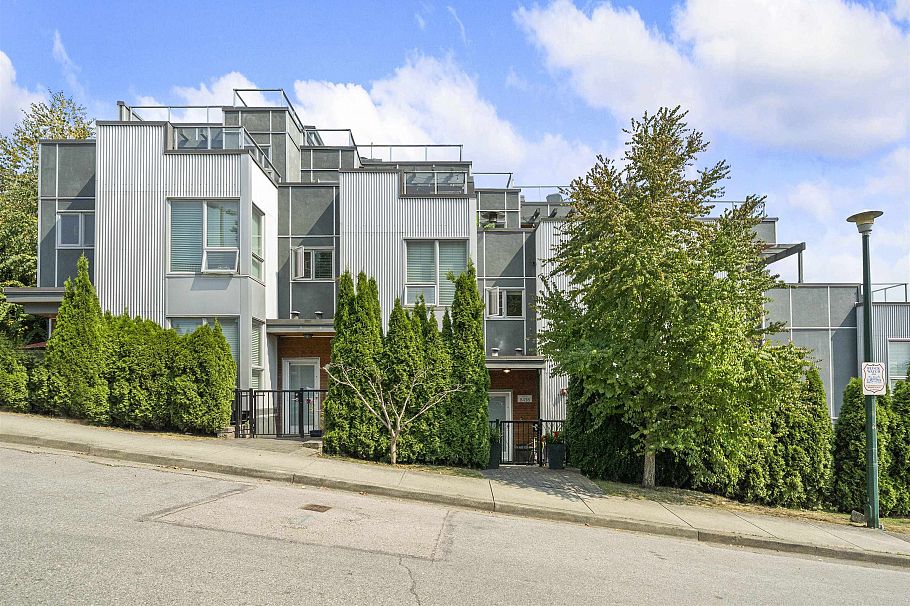 8438 Gladstone Street Vancouver, BC - 37
