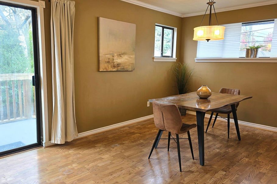 2725 E 52nd Avenue Vancouver, BC - 1