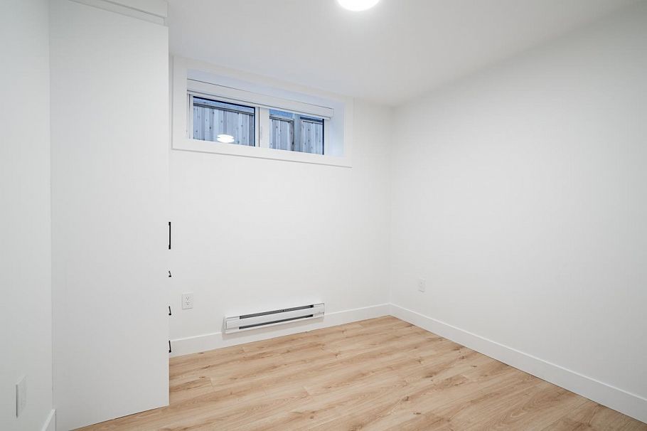 2331 E 49th Avenue Vancouver, BC - 25