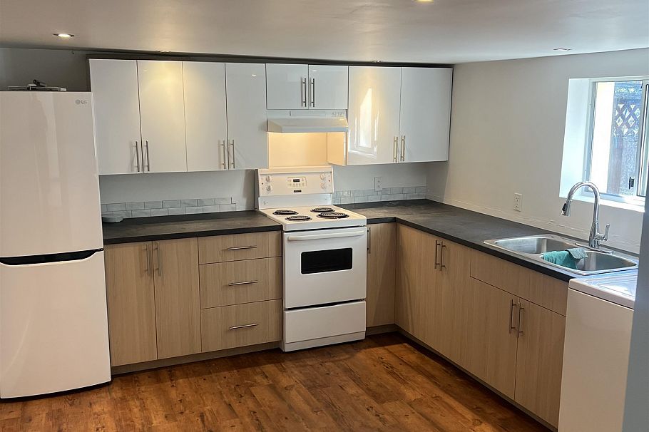 1617 E 36th Avenue Vancouver, BC - 19