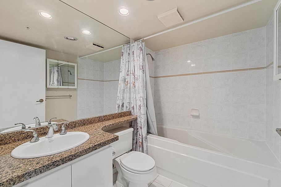 402 1818 Robson Street Vancouver, BC - 19