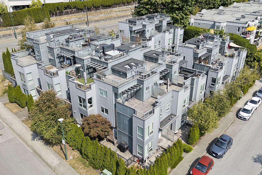 8438 Gladstone Street Vancouver, BC - 35