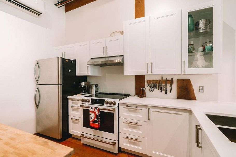 306 2556 E Hastings Street Vancouver, BC - 3