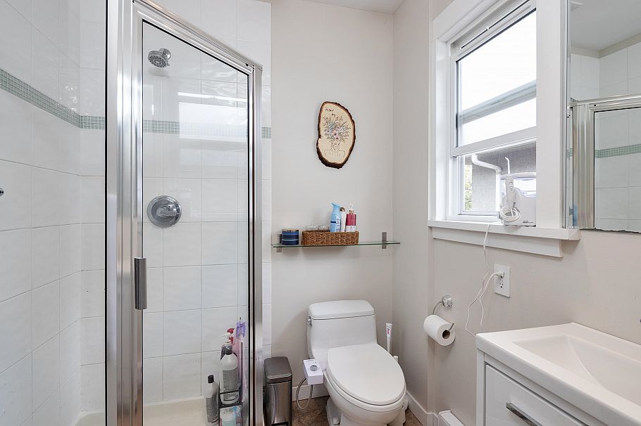 1617 E 36th Avenue Vancouver, BC - 11