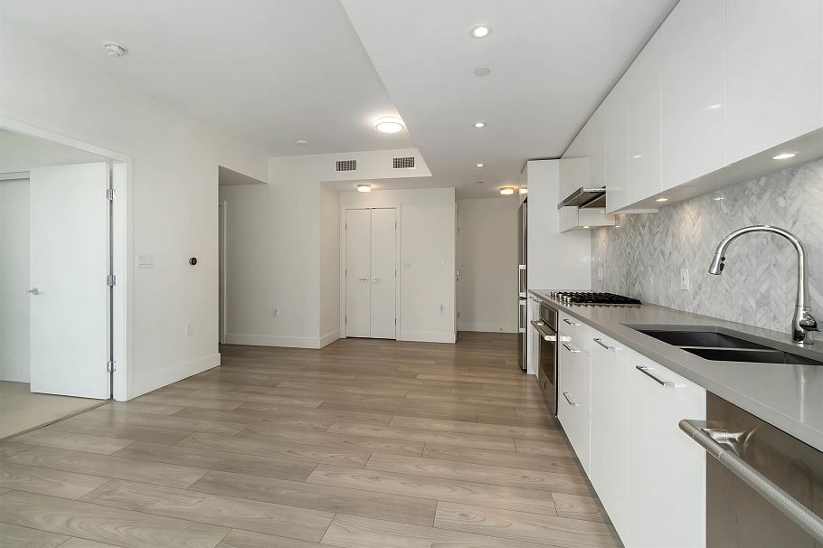 808 3581 E Kent Avenue North Vancouver, BC - 13