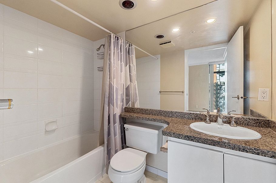 402 1818 Robson Street Vancouver, BC - 17