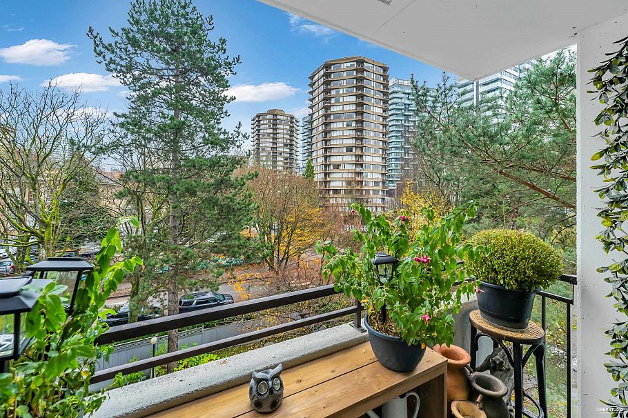 501 1725 Pendrell Street Vancouver, BC - 10