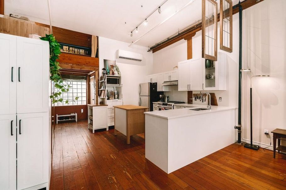 306 2556 E Hastings Street Vancouver, BC - 4