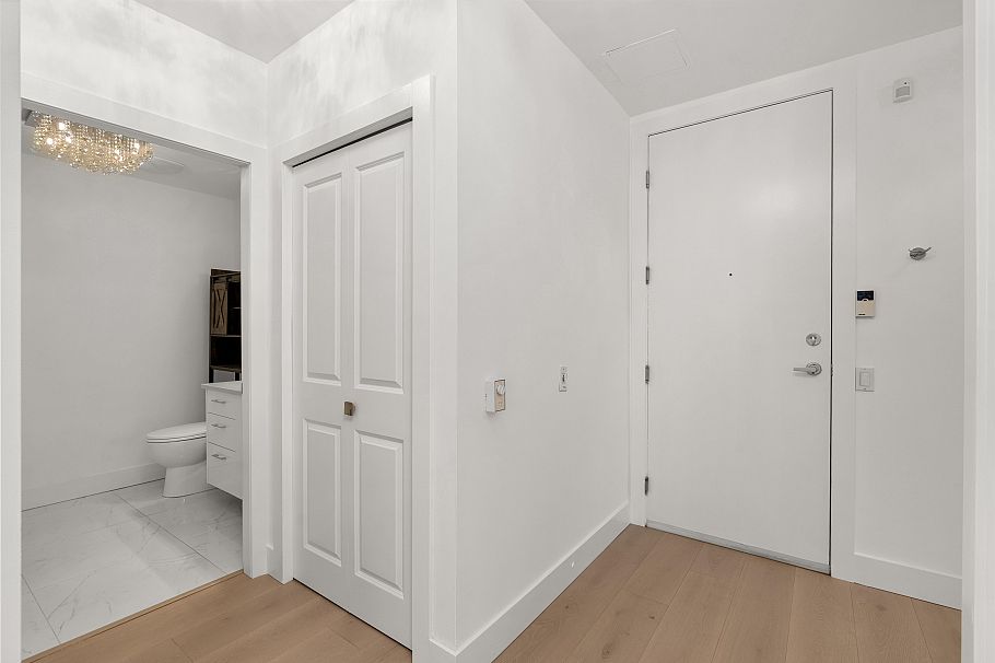 1404 120 W 16th Street North Vancouver, BC - 22