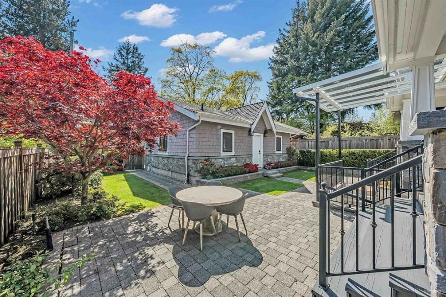 3176 W 35th Avenue Vancouver, BC - 35