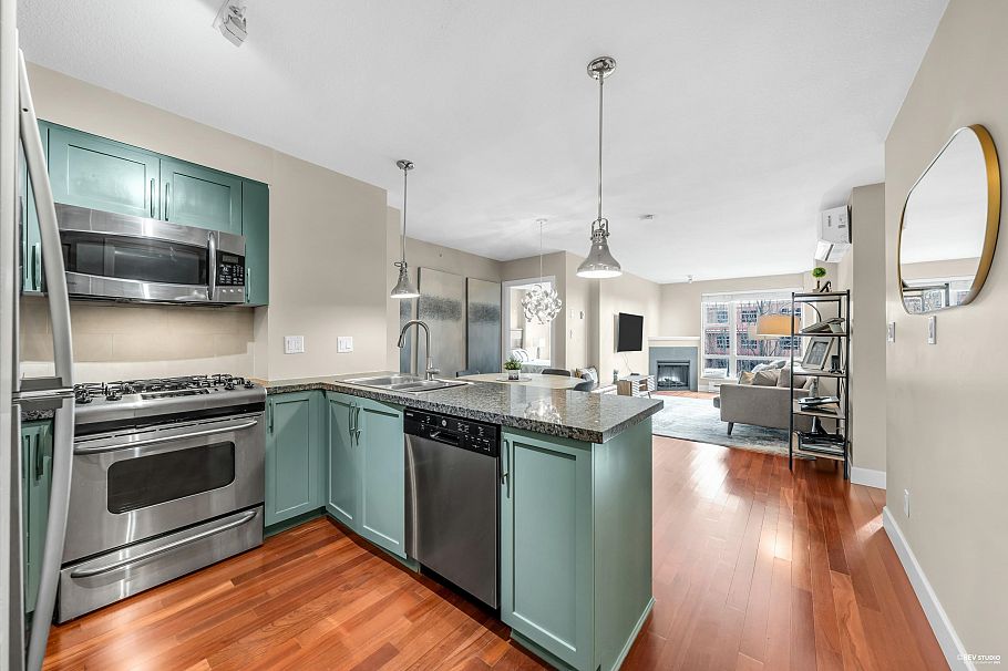 412 3811 Hastings Street Burnaby, BC - 3