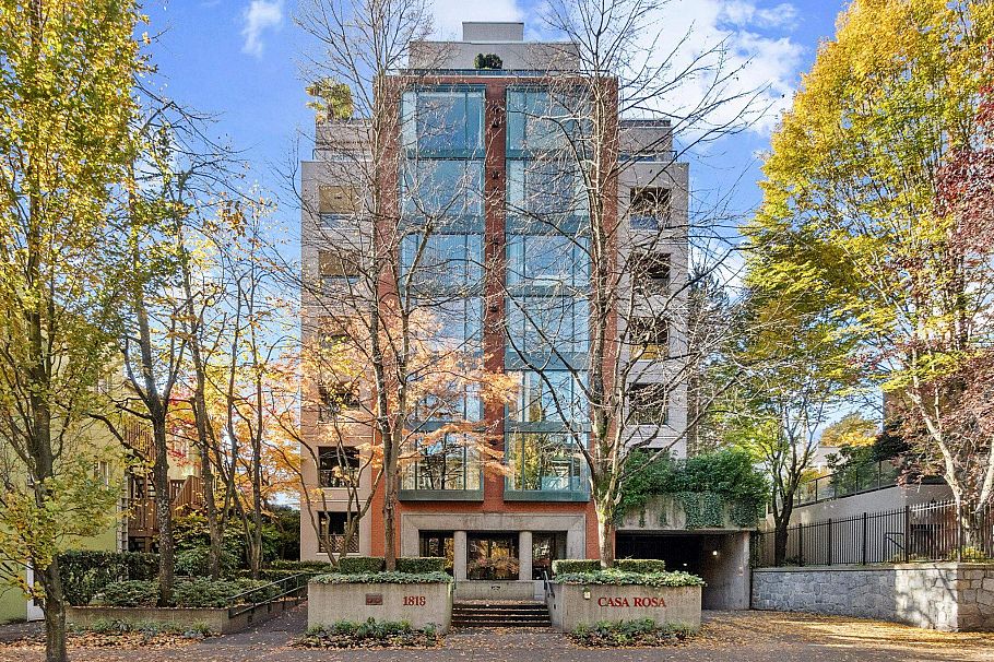 402 1818 Robson Street Vancouver, BC - 2