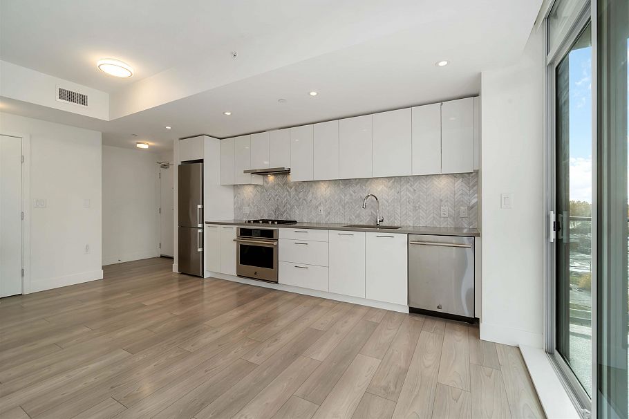 808 3581 E Kent Avenue North Vancouver, BC - 11