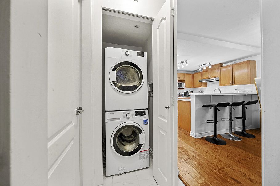 3068 W 4th Avenue Vancouver, BC - 13