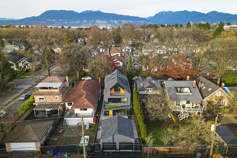 2 2764 W 14th Avenue Vancouver, BC - 39