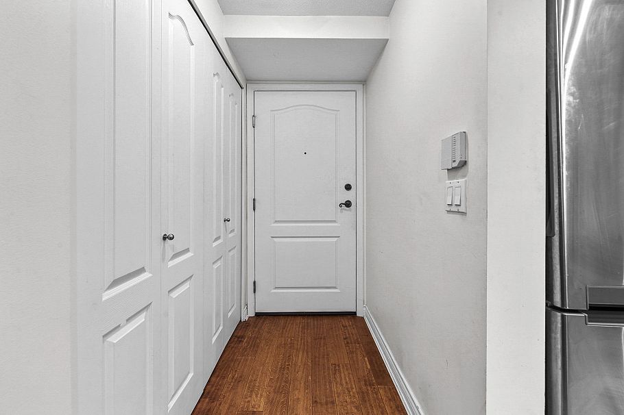 3068 W 4th Avenue Vancouver, BC - 21