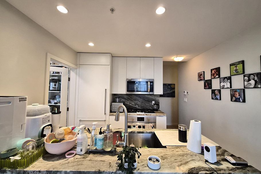 317 2033 W 10th Avenue Vancouver, BC - 3