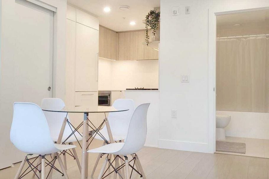 922 W 49th Avenue Vancouver, BC - 4