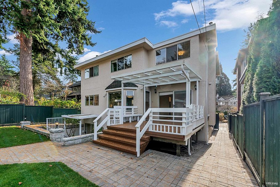 3979 W 33rd Avenue Vancouver, BC - 34