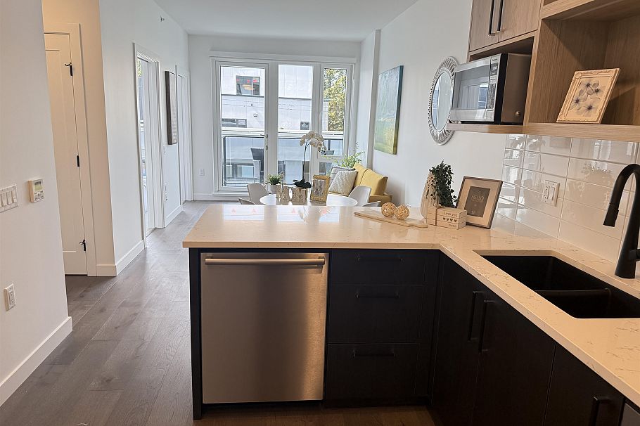 302 6859 Cambie Street Vancouver, BC - 9