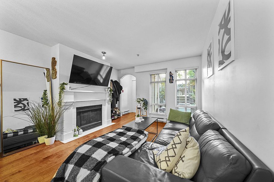3068 W 4th Avenue Vancouver, BC - 3