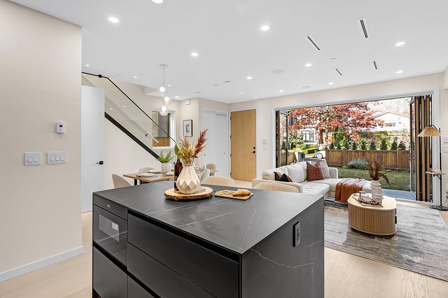 1 2764 W 14th Avenue Vancouver, BC - 14