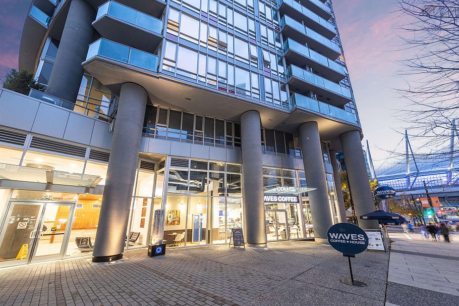 1606 233 Robson Street Vancouver, BC - 2