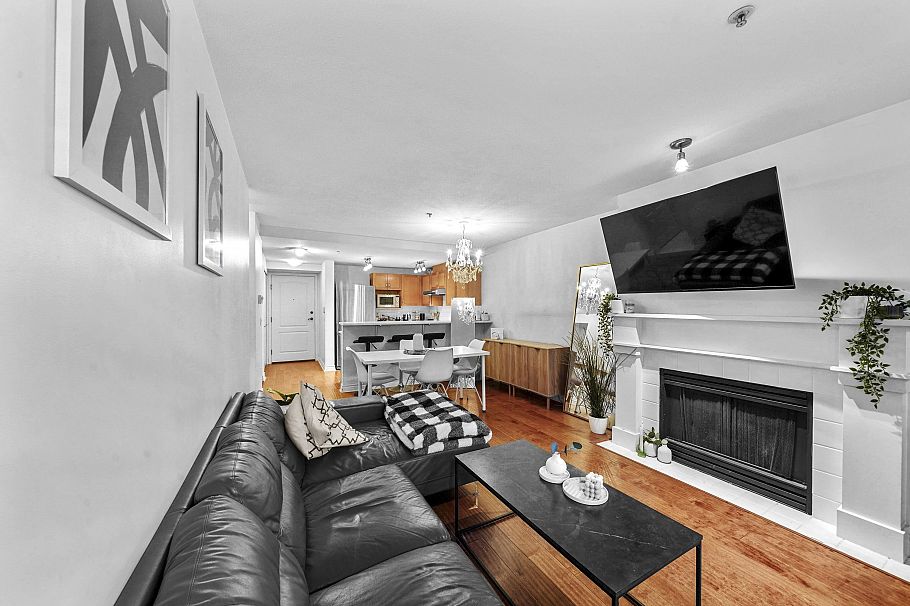 3068 W 4th Avenue Vancouver, BC - 4