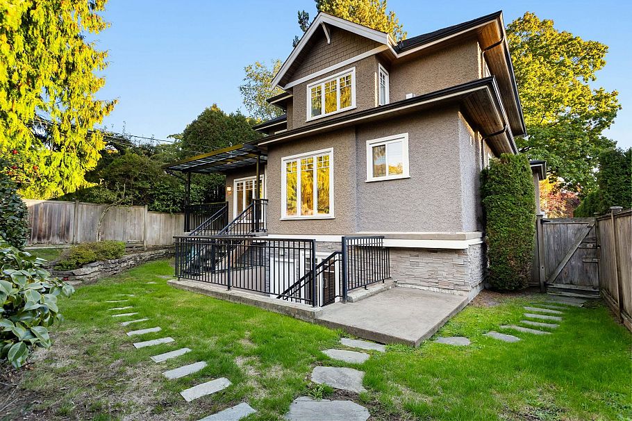 3895 W 23rd Avenue Vancouver, BC - 35