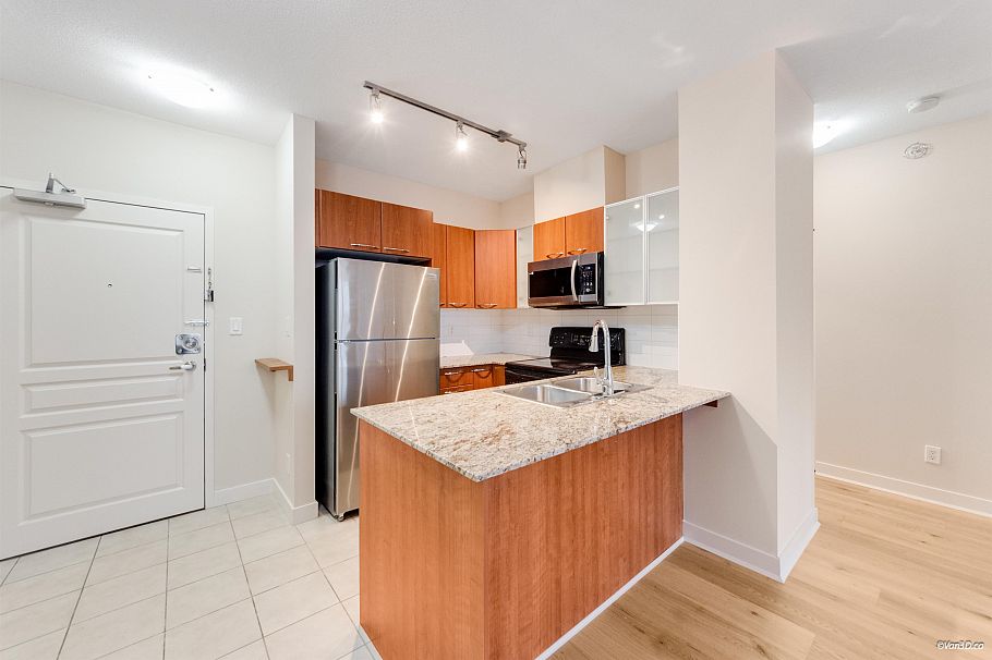 422 4078 Knight Street Vancouver, BC - 3
