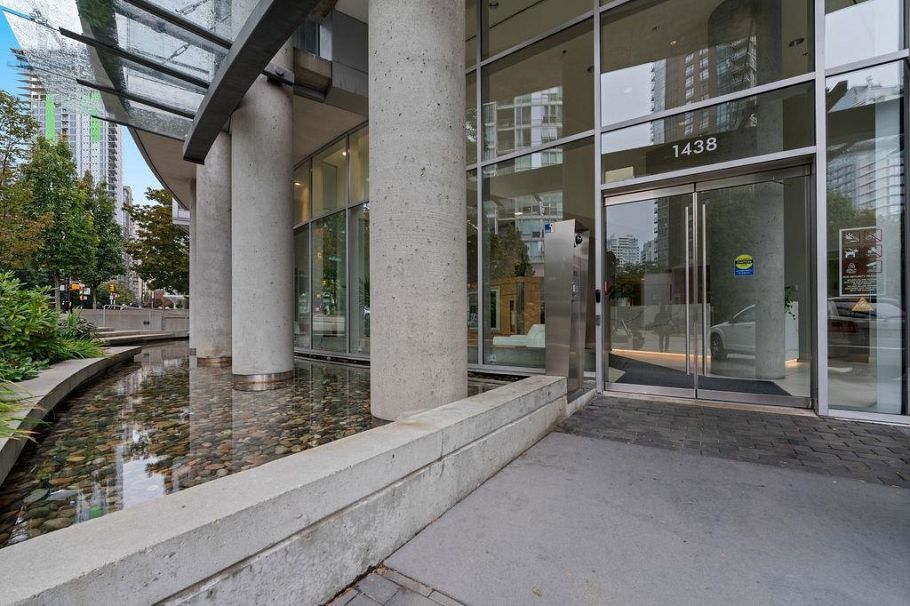 2206 1438 Richards Street Vancouver, BC - 38