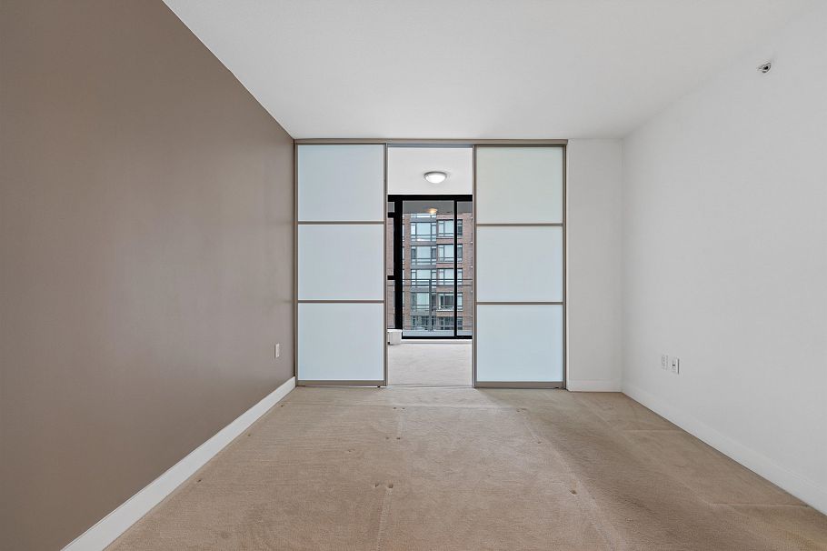 805 175 W 1st Street North Vancouver, BC - 17