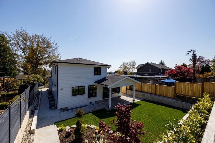 1028 Calverhall Street North Vancouver, BC - 38