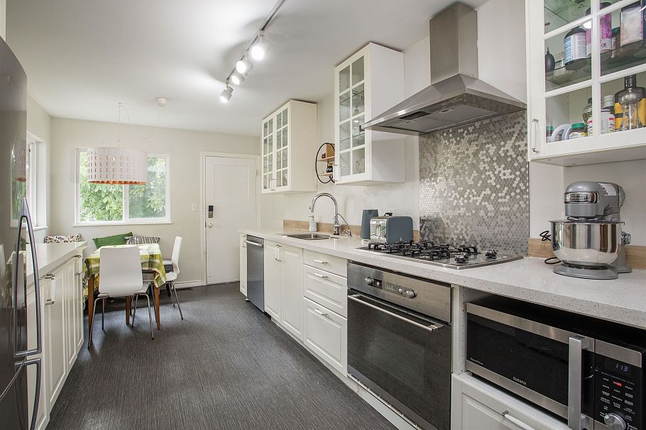 1688 E 29th Avenue Vancouver, BC - 8