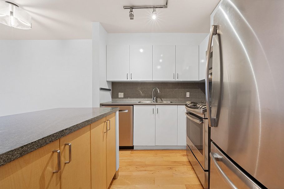 805 175 W 1st Street North Vancouver, BC - 13