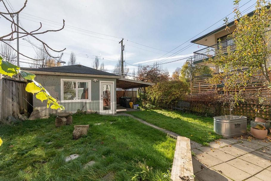 1636 Frances Street Vancouver, BC - 38