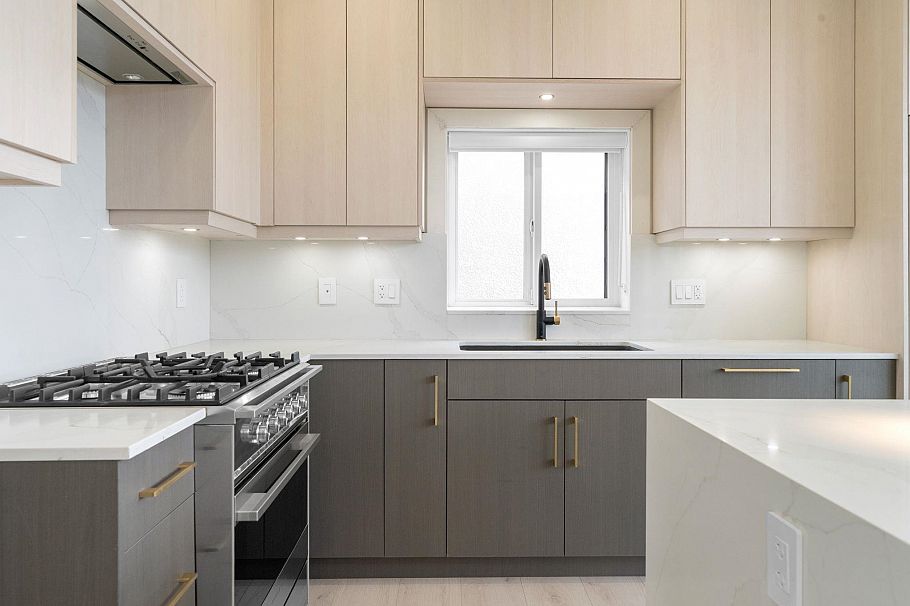 2 3274 E 44th Avenue Vancouver, BC - 19