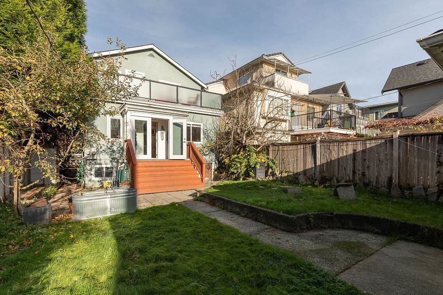 1636 Frances Street Vancouver, BC - 36