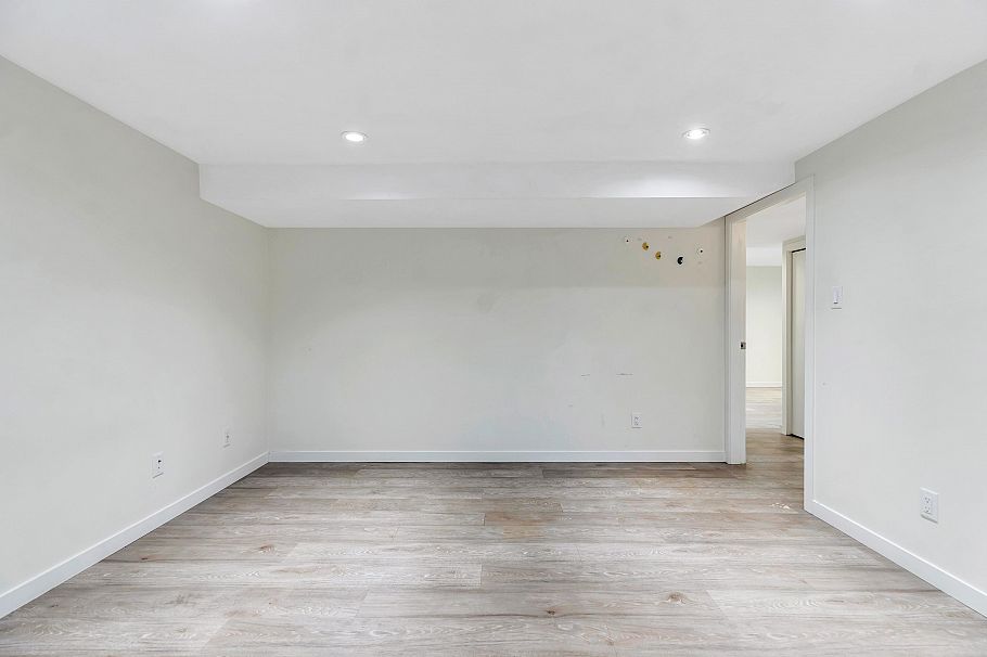 2052 E 41st Avenue Vancouver, BC - 33