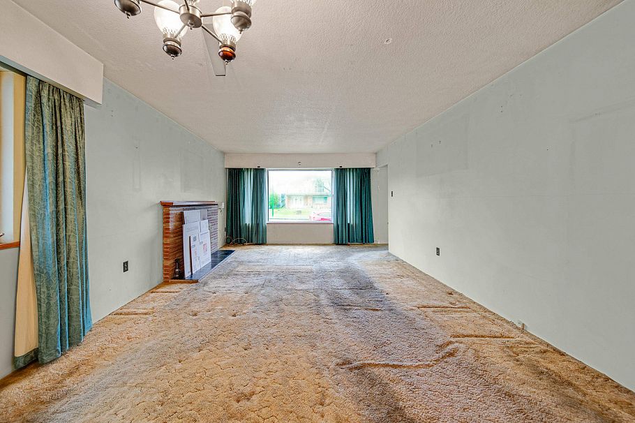 5284 Slocan Street Vancouver, BC - 12