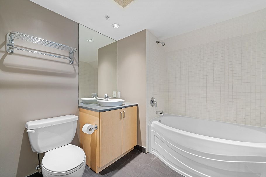 805 175 W 1st Street North Vancouver, BC - 21