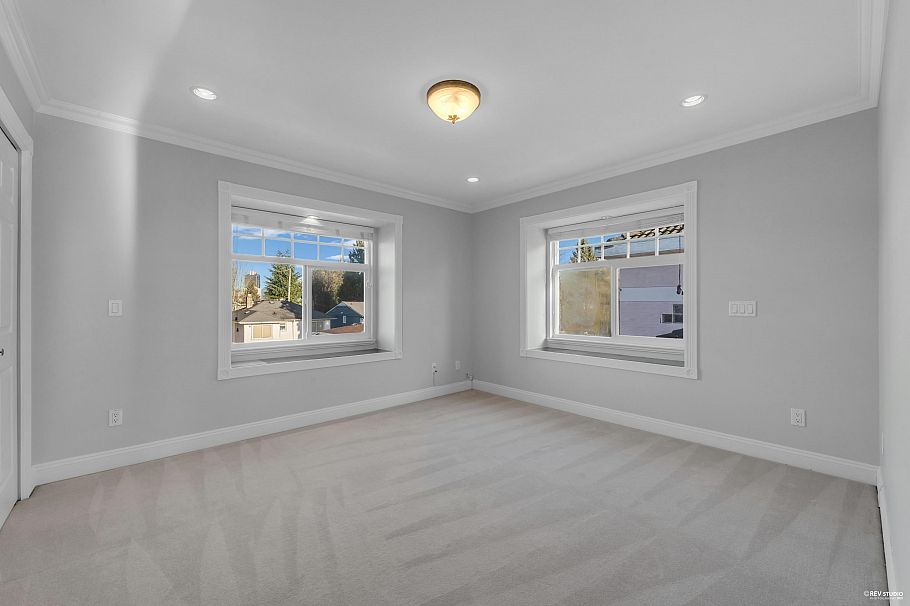 3311 E 44th Avenue Vancouver, BC - 9