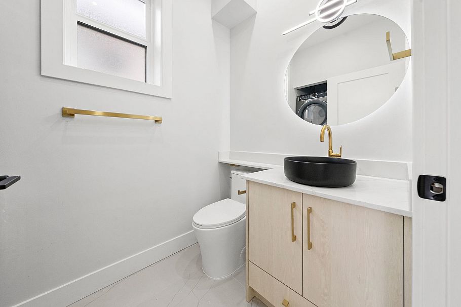 2 3274 E 44th Avenue Vancouver, BC - 34